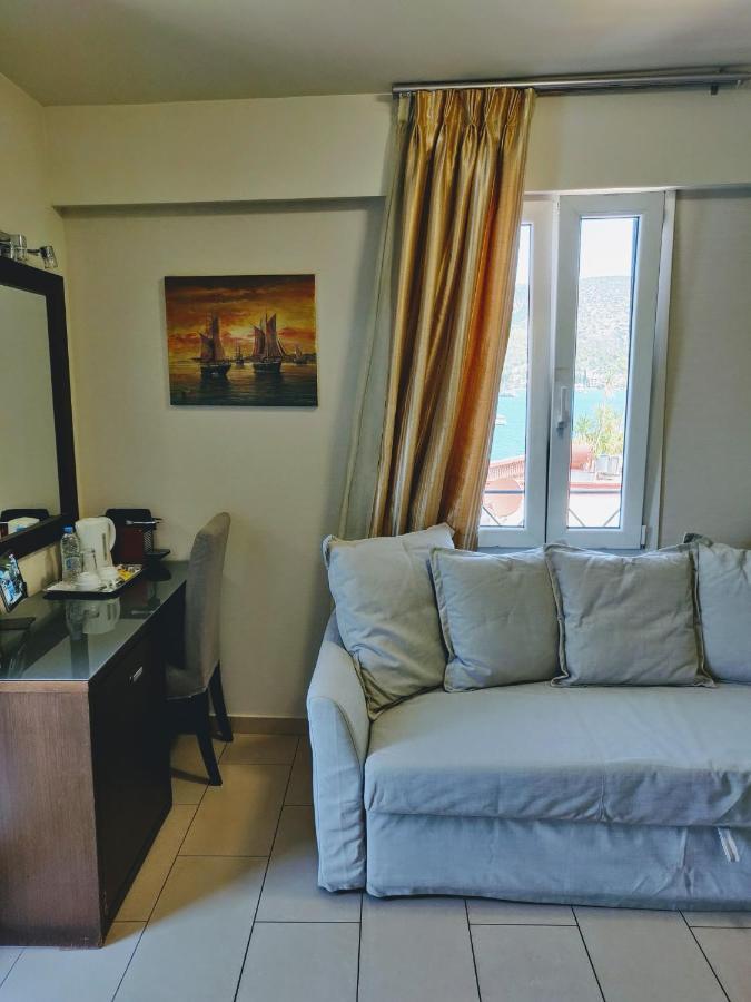 The Manessi City Boutique Hotel Poros Town エクステリア 写真