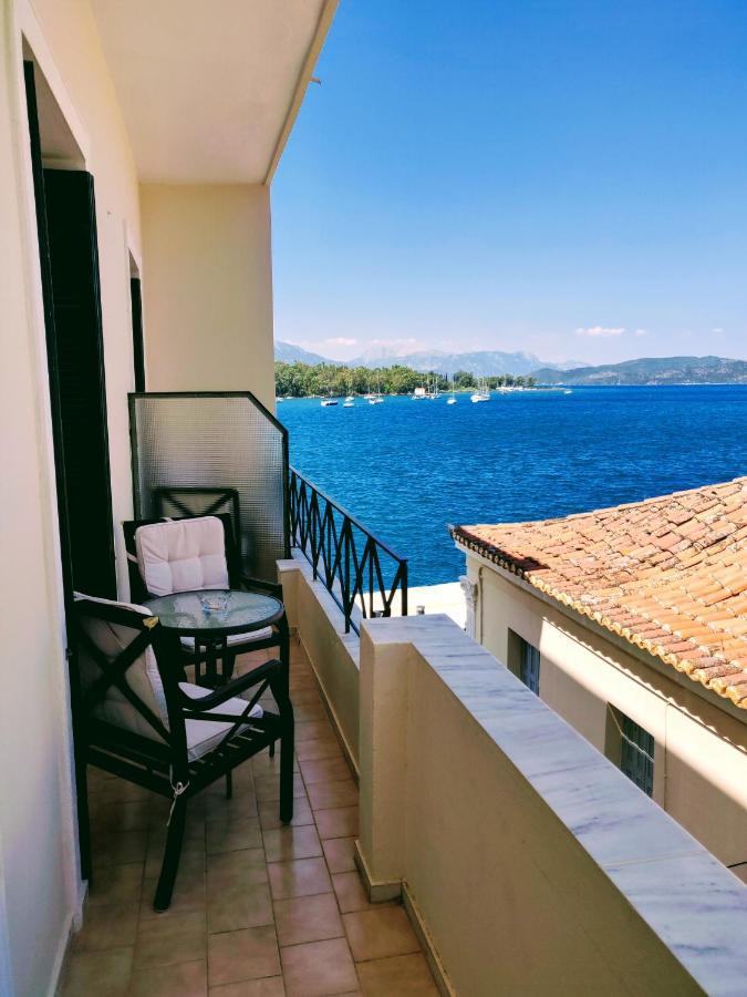 The Manessi City Boutique Hotel Poros Town エクステリア 写真