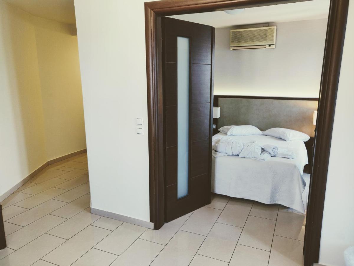 The Manessi City Boutique Hotel Poros Town エクステリア 写真