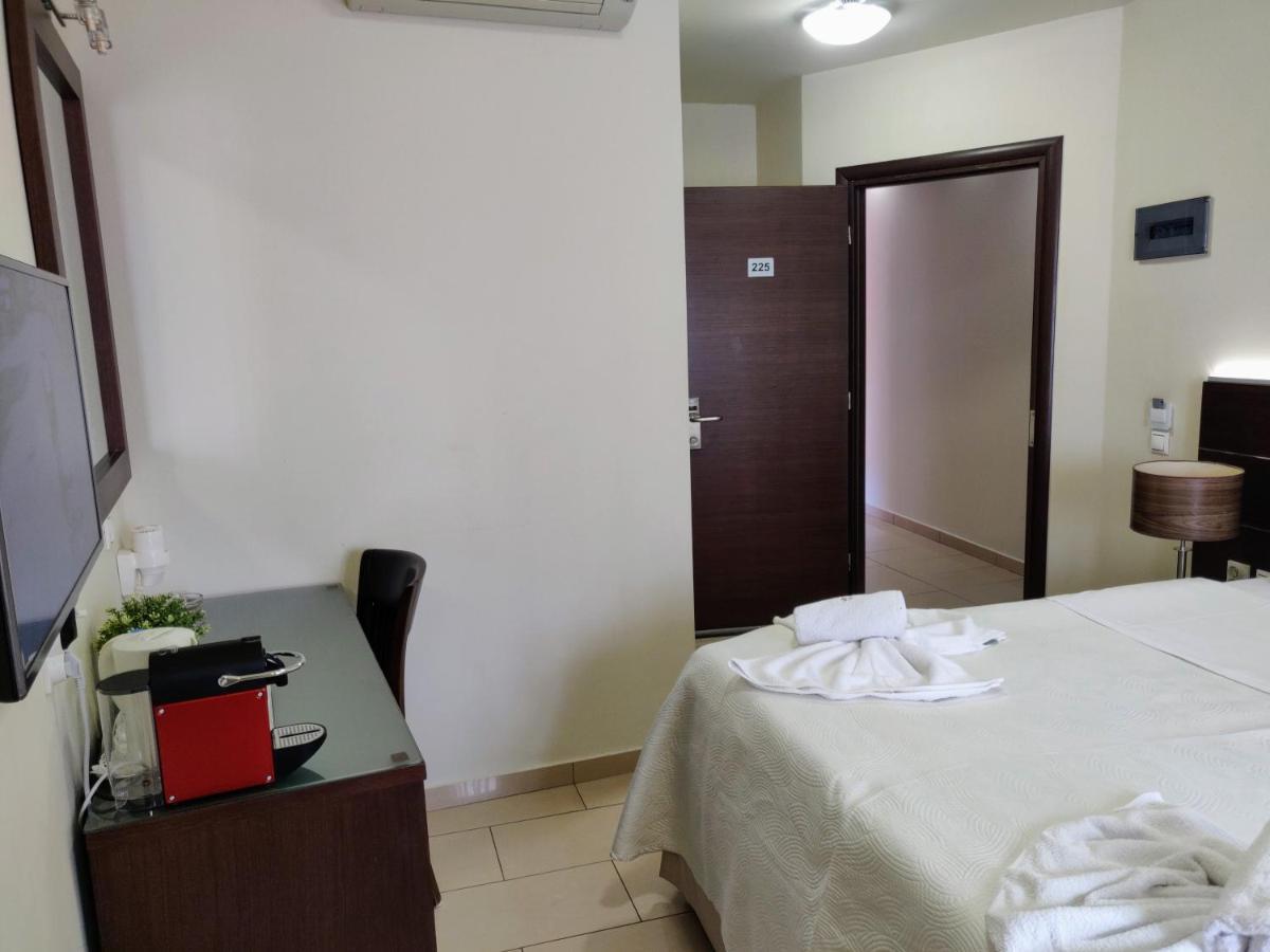 The Manessi City Boutique Hotel Poros Town エクステリア 写真
