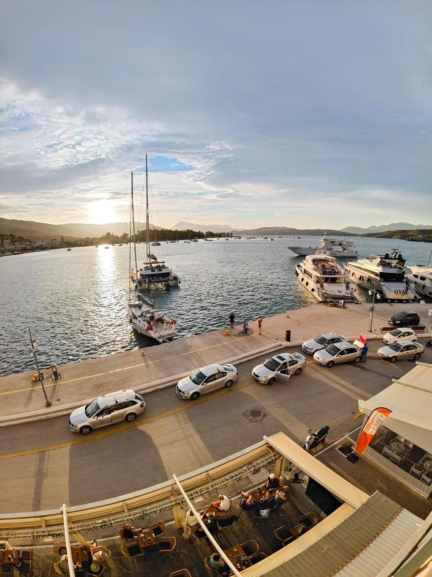 The Manessi City Boutique Hotel Poros Town エクステリア 写真