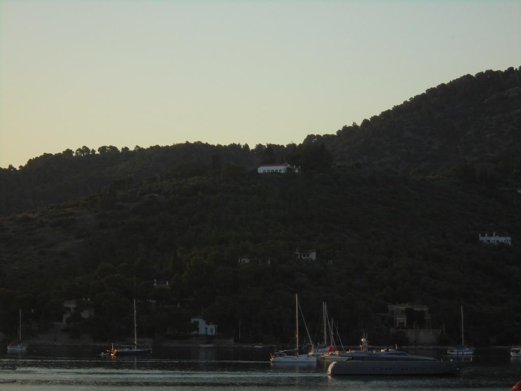 The Manessi City Boutique Hotel Poros Town エクステリア 写真