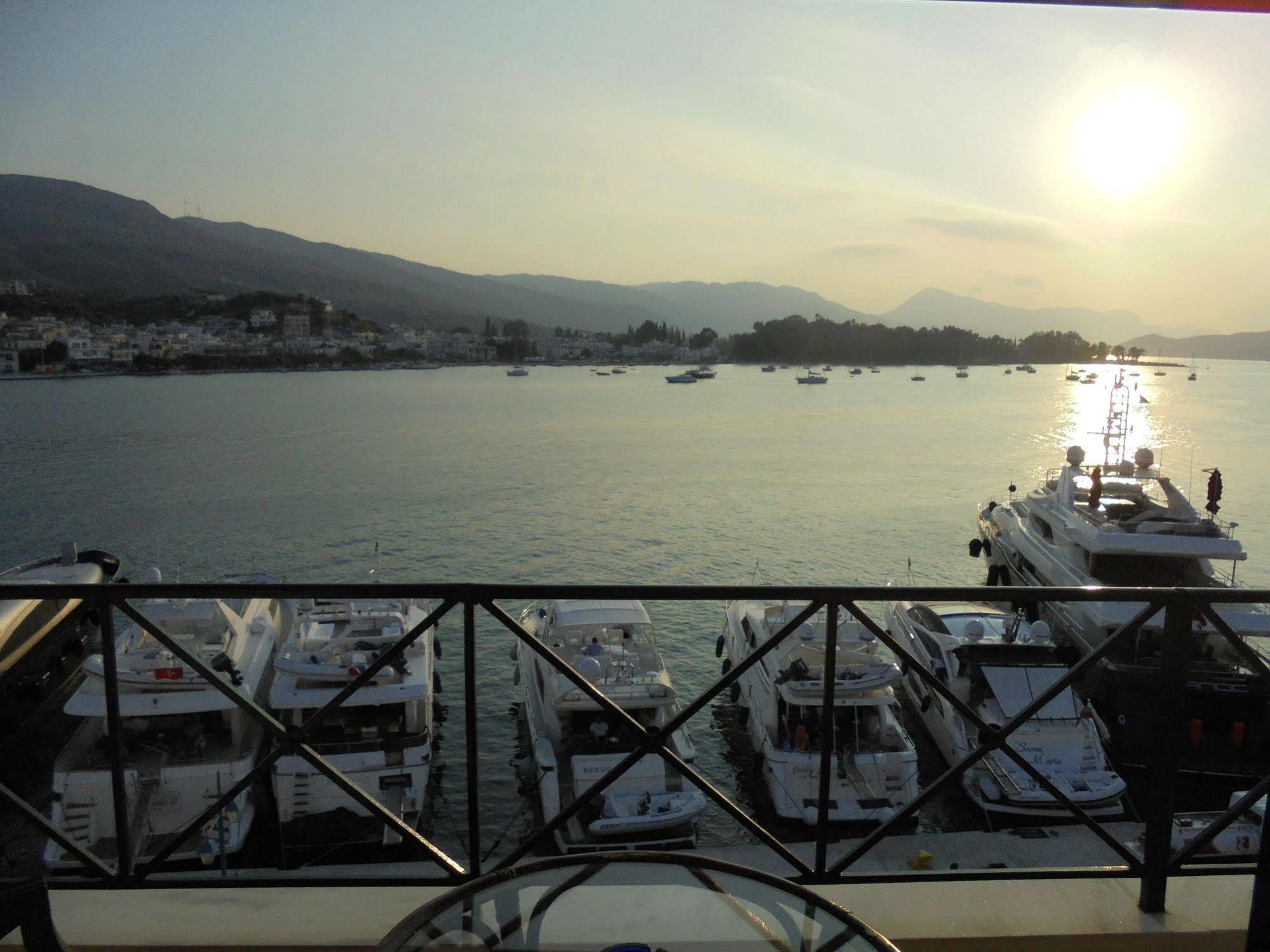 The Manessi City Boutique Hotel Poros Town エクステリア 写真