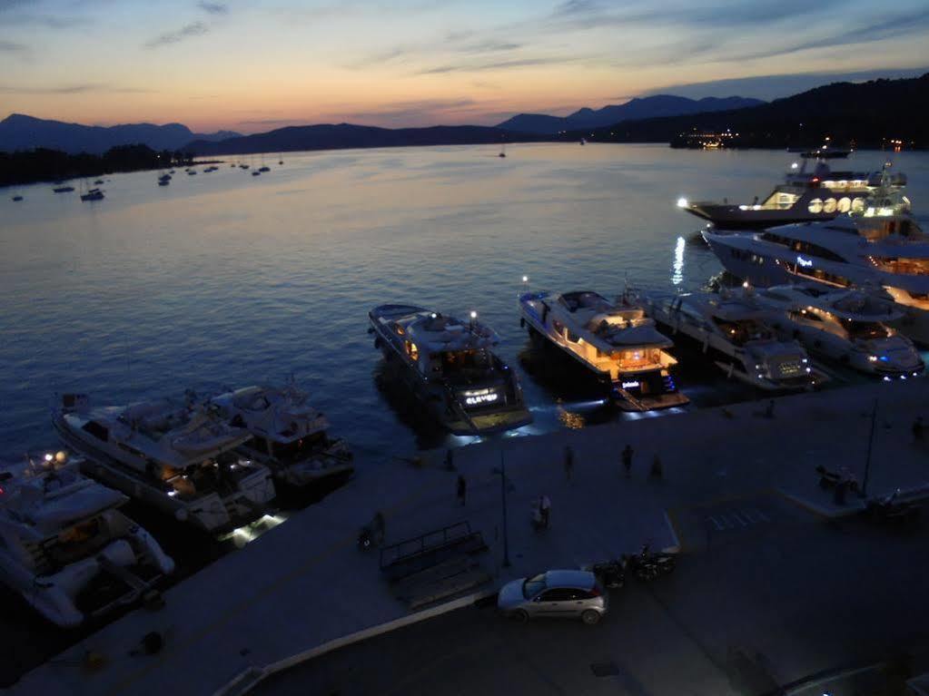 The Manessi City Boutique Hotel Poros Town エクステリア 写真